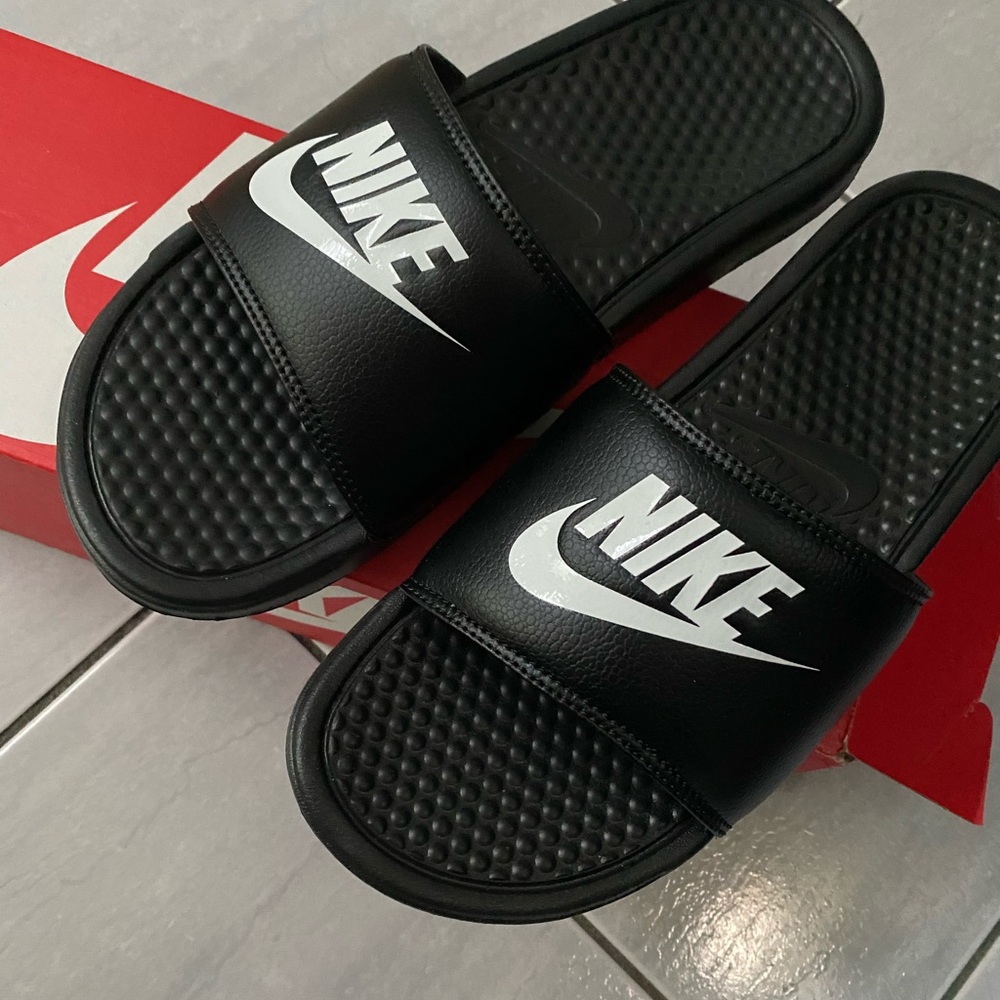 BRAND NEW! men’s 8 women’s 6